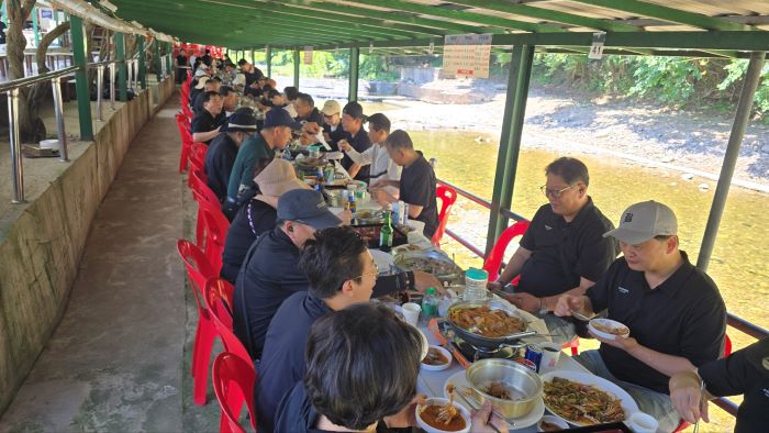 흥부마을식당에서 식사